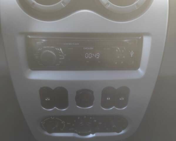 Білий Рено Логан, об'ємом двигуна 1.4 л та пробігом 180 тис. км за 3850 $, фото 11 на Automoto.ua