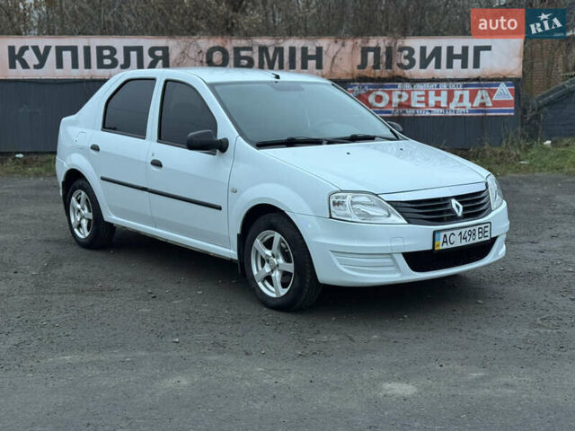 Белый Рено Логан, объемом двигателя 1.4 л и пробегом 108 тыс. км за 4300 $, фото 2 на Automoto.ua