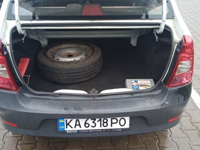 Белый Рено Логан, объемом двигателя 1.4 л и пробегом 254 тыс. км за 2750 $, фото 1 на Automoto.ua