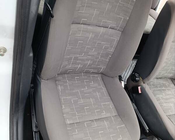 Белый Рено Логан, объемом двигателя 1.39 л и пробегом 146 тыс. км за 3250 $, фото 5 на Automoto.ua