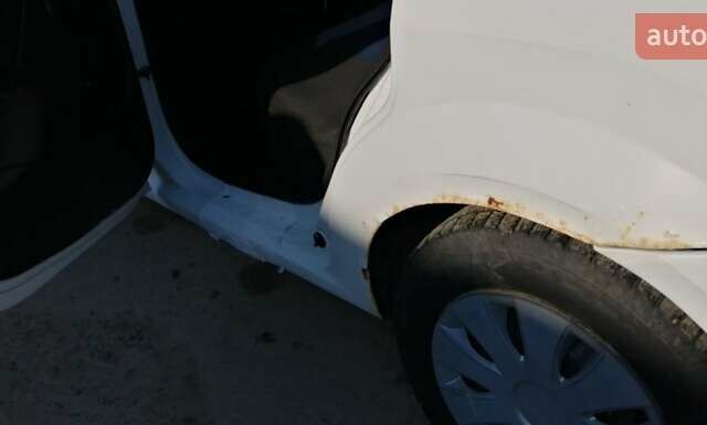 Білий Рено Логан, об'ємом двигуна 1.39 л та пробігом 320 тис. км за 3000 $, фото 11 на Automoto.ua