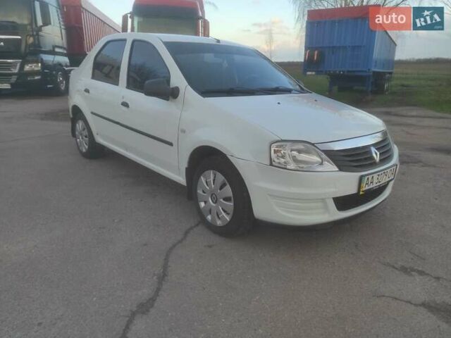 Білий Рено Логан, об'ємом двигуна 1.4 л та пробігом 180 тис. км за 3850 $, фото 4 на Automoto.ua