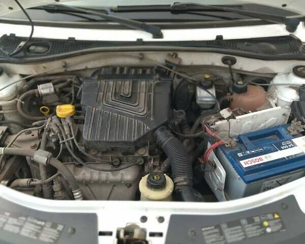 Белый Рено Логан, объемом двигателя 1.39 л и пробегом 307 тыс. км за 3400 $, фото 3 на Automoto.ua