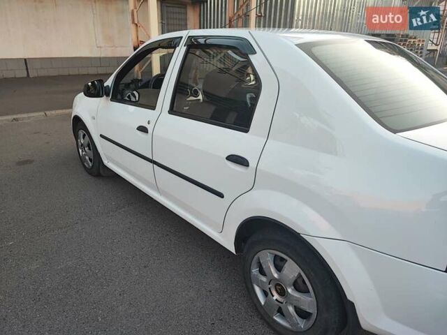 Белый Рено Логан, объемом двигателя 1.46 л и пробегом 196 тыс. км за 5500 $, фото 8 на Automoto.ua