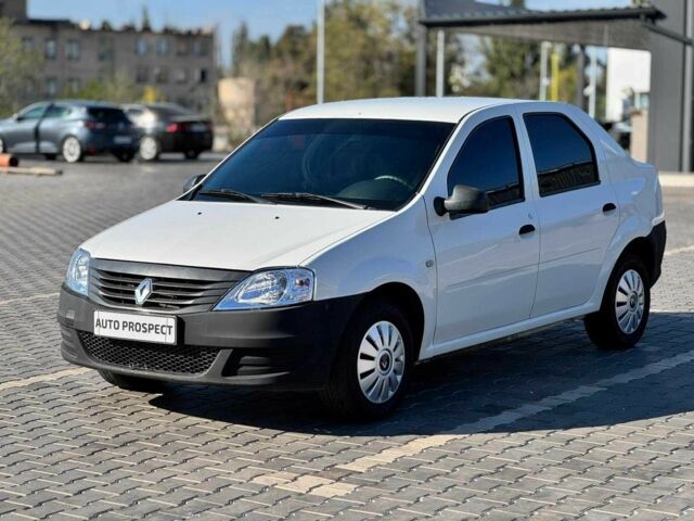 Белый Рено Логан, объемом двигателя 1.4 л и пробегом 252 тыс. км за 4300 $, фото 2 на Automoto.ua