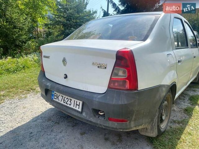 Білий Рено Логан, об'ємом двигуна 1.39 л та пробігом 270 тис. км за 2800 $, фото 9 на Automoto.ua