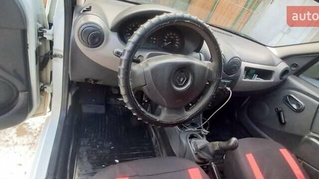 Белый Рено Логан, объемом двигателя 1.4 л и пробегом 137 тыс. км за 3200 $, фото 11 на Automoto.ua