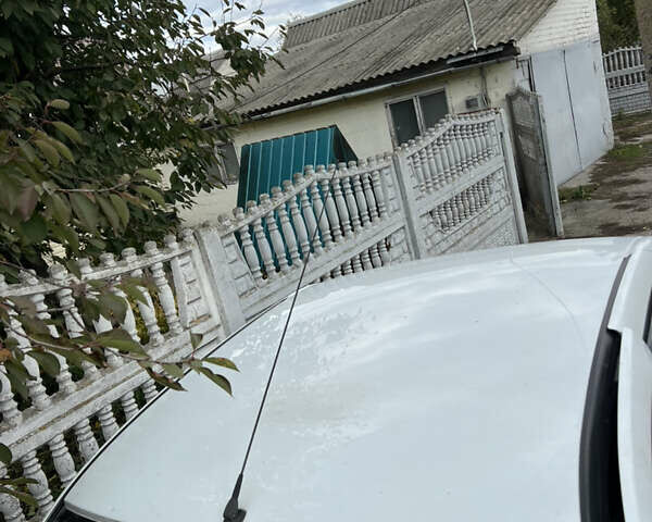 Белый Рено Логан, объемом двигателя 1.39 л и пробегом 250 тыс. км за 2000 $, фото 8 на Automoto.ua