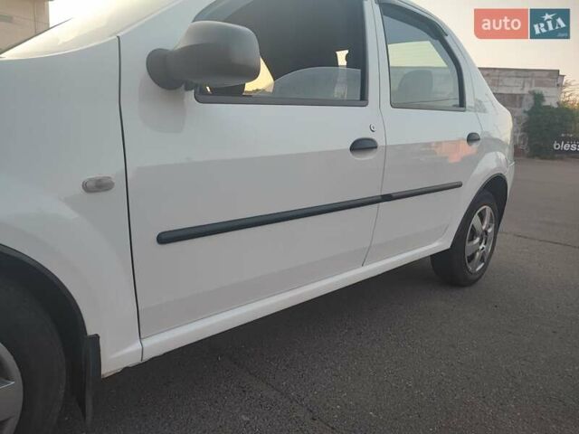 Белый Рено Логан, объемом двигателя 1.46 л и пробегом 196 тыс. км за 5500 $, фото 11 на Automoto.ua