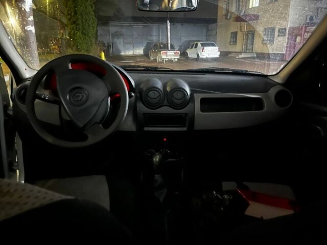 Белый Рено Логан, объемом двигателя 1.4 л и пробегом 100 тыс. км за 2800 $, фото 7 на Automoto.ua