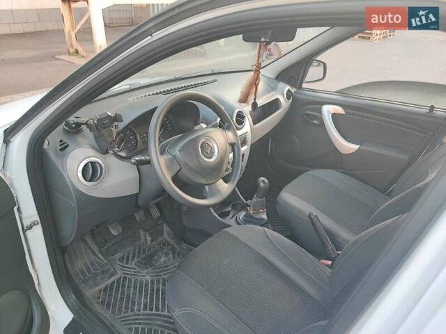 Белый Рено Логан, объемом двигателя 1.46 л и пробегом 196 тыс. км за 5500 $, фото 9 на Automoto.ua