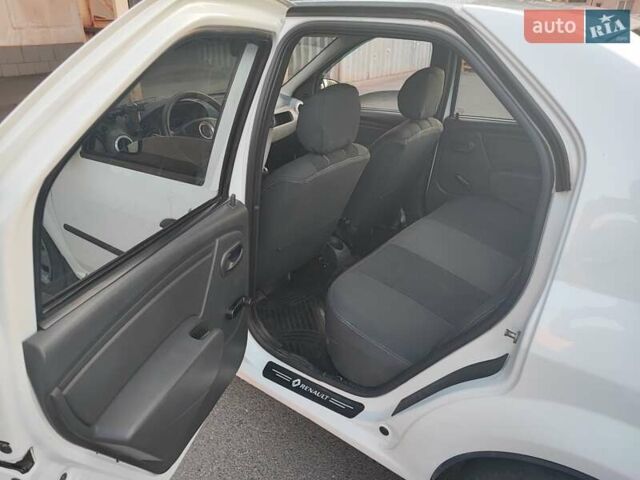 Белый Рено Логан, объемом двигателя 1.46 л и пробегом 196 тыс. км за 5500 $, фото 12 на Automoto.ua