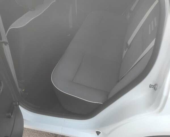 Білий Рено Логан, об'ємом двигуна 1.4 л та пробігом 180 тис. км за 3850 $, фото 8 на Automoto.ua