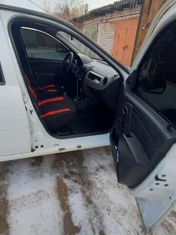 Белый Рено Логан, объемом двигателя 1.4 л и пробегом 137 тыс. км за 3200 $, фото 4 на Automoto.ua