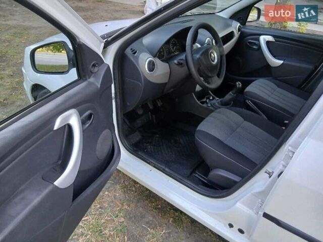 Білий Рено Логан, об'ємом двигуна 1.39 л та пробігом 192 тис. км за 5000 $, фото 6 на Automoto.ua