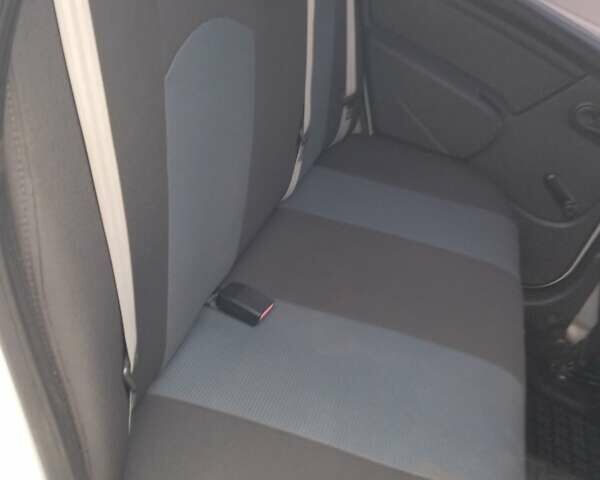 Белый Рено Логан, объемом двигателя 1.46 л и пробегом 130 тыс. км за 5200 $, фото 17 на Automoto.ua