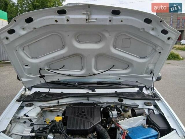 Белый Рено Логан, объемом двигателя 1.39 л и пробегом 192 тыс. км за 5100 $, фото 21 на Automoto.ua