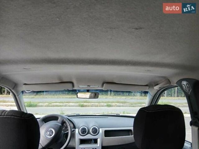 Белый Рено Логан, объемом двигателя 1.39 л и пробегом 192 тыс. км за 5100 $, фото 18 на Automoto.ua