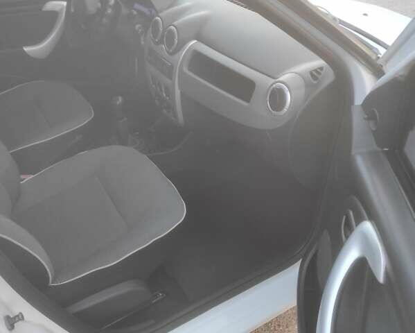 Білий Рено Логан, об'ємом двигуна 1.4 л та пробігом 180 тис. км за 3850 $, фото 9 на Automoto.ua