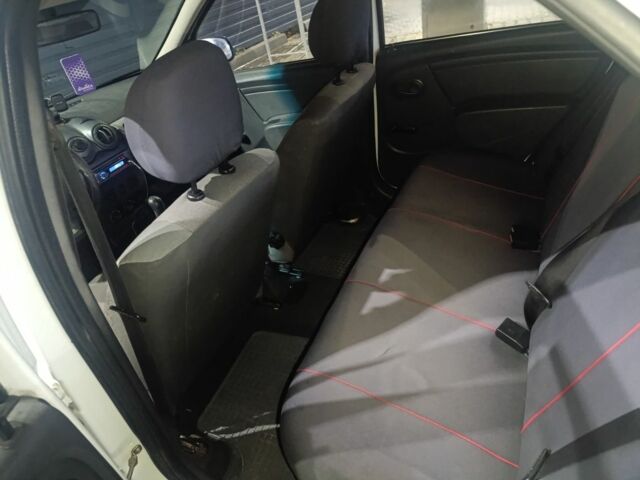 Білий Рено Логан, об'ємом двигуна 1.4 л та пробігом 243 тис. км за 3000 $, фото 12 на Automoto.ua