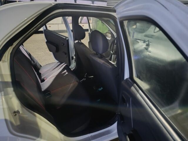 Білий Рено Логан, об'ємом двигуна 1.4 л та пробігом 243 тис. км за 3000 $, фото 10 на Automoto.ua