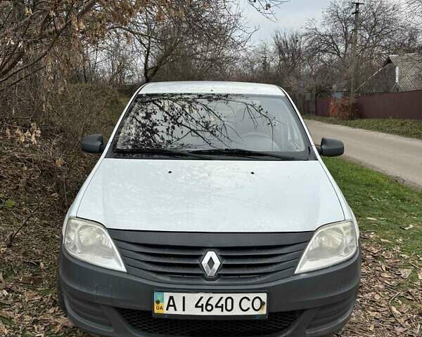Белый Рено Логан, объемом двигателя 1.39 л и пробегом 246 тыс. км за 3500 $, фото 1 на Automoto.ua