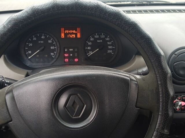 Белый Рено Логан, объемом двигателя 1.4 л и пробегом 254 тыс. км за 2750 $, фото 3 на Automoto.ua