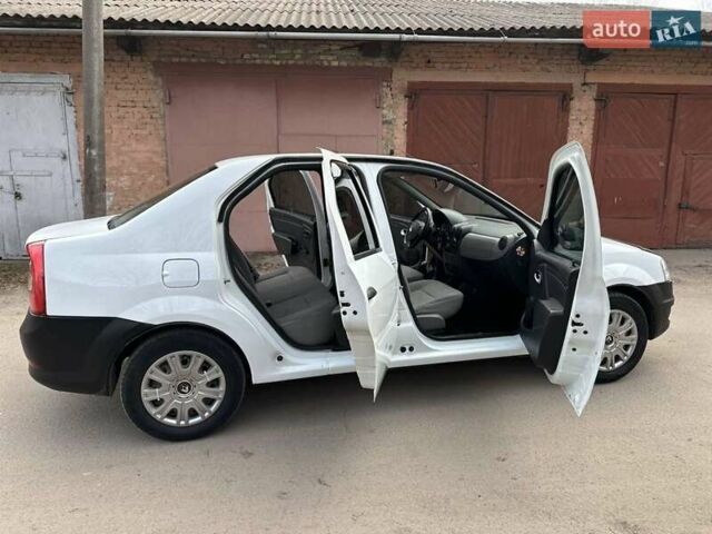 Белый Рено Логан, объемом двигателя 1.39 л и пробегом 190 тыс. км за 3700 $, фото 3 на Automoto.ua