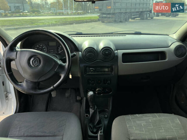 Белый Рено Логан, объемом двигателя 1.39 л и пробегом 317 тыс. км за 3300 $, фото 6 на Automoto.ua
