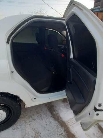 Белый Рено Логан, объемом двигателя 1.4 л и пробегом 137 тыс. км за 3200 $, фото 2 на Automoto.ua