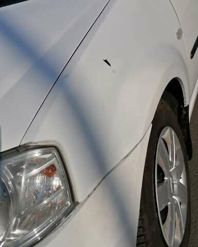 Білий Рено Логан, об'ємом двигуна 1.39 л та пробігом 320 тис. км за 3000 $, фото 1 на Automoto.ua