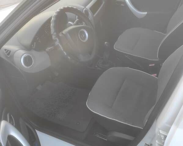 Білий Рено Логан, об'ємом двигуна 1.4 л та пробігом 180 тис. км за 3850 $, фото 7 на Automoto.ua