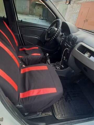 Белый Рено Логан, объемом двигателя 1.4 л и пробегом 137 тыс. км за 3200 $, фото 9 на Automoto.ua