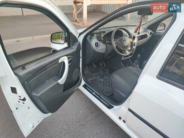 Белый Рено Логан, объемом двигателя 1.46 л и пробегом 196 тыс. км за 5500 $, фото 5 на Automoto.ua