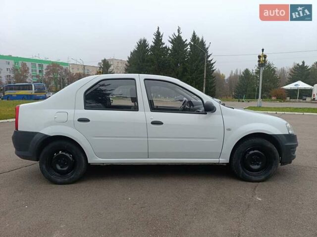 Белый Рено Логан, объемом двигателя 1.39 л и пробегом 146 тыс. км за 3250 $, фото 12 на Automoto.ua