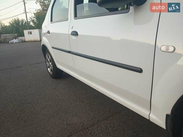 Белый Рено Логан, объемом двигателя 1.46 л и пробегом 196 тыс. км за 5500 $, фото 15 на Automoto.ua