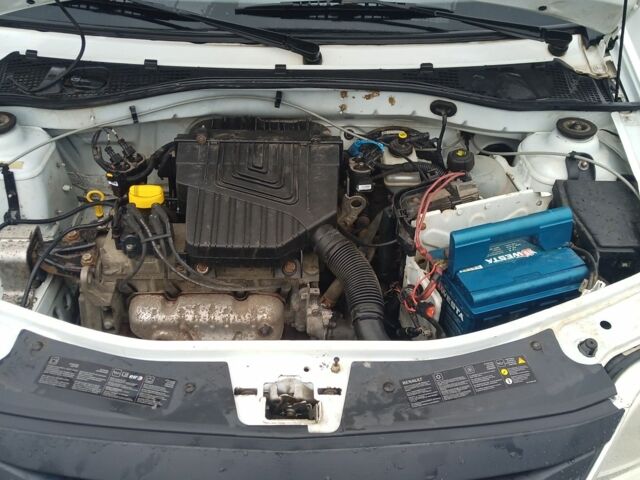 Белый Рено Логан, объемом двигателя 1.4 л и пробегом 254 тыс. км за 2750 $, фото 2 на Automoto.ua