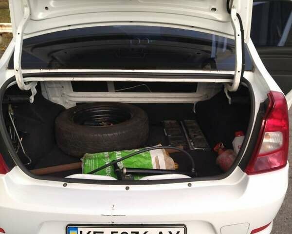 Білий Рено Логан, об'ємом двигуна 1.39 л та пробігом 307 тис. км за 3400 $, фото 3 на Automoto.ua