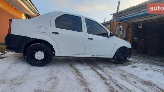 Белый Рено Логан, объемом двигателя 1.4 л и пробегом 137 тыс. км за 3200 $, фото 6 на Automoto.ua