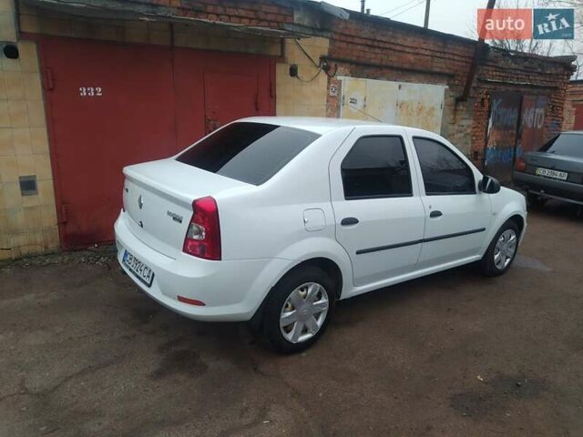 Белый Рено Логан, объемом двигателя 1.5 л и пробегом 130 тыс. км за 5000 $, фото 1 на Automoto.ua