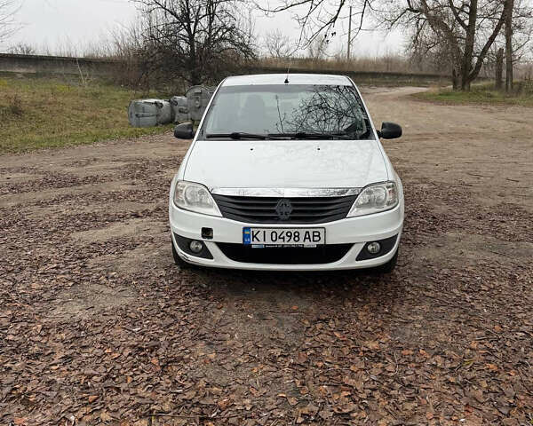 Білий Рено Логан, об'ємом двигуна 1.39 л та пробігом 211 тис. км за 2900 $, фото 2 на Automoto.ua