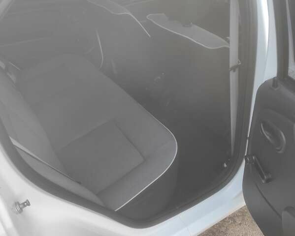 Білий Рено Логан, об'ємом двигуна 1.4 л та пробігом 180 тис. км за 3850 $, фото 10 на Automoto.ua