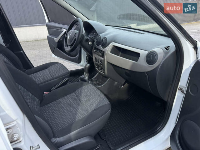 Белый Рено Логан, объемом двигателя 1.4 л и пробегом 108 тыс. км за 4300 $, фото 13 на Automoto.ua