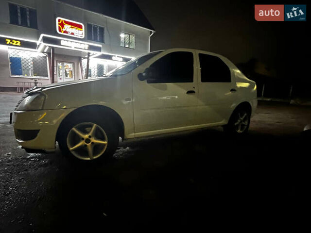 Белый Рено Логан, объемом двигателя 1.4 л и пробегом 100 тыс. км за 2800 $, фото 2 на Automoto.ua