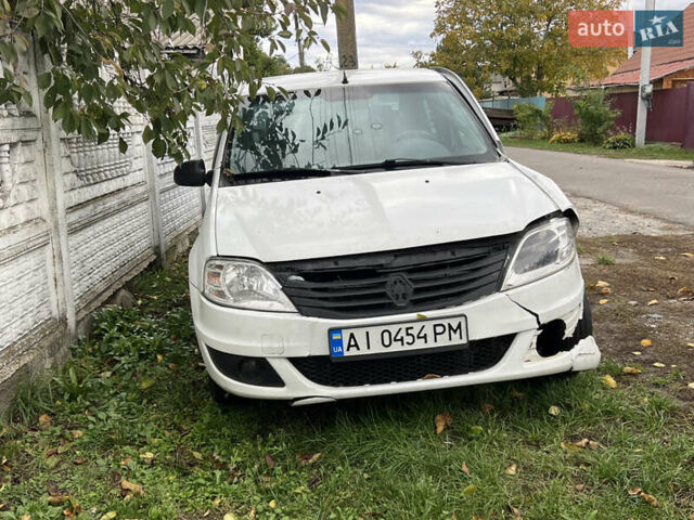 Белый Рено Логан, объемом двигателя 1.39 л и пробегом 250 тыс. км за 2000 $, фото 1 на Automoto.ua