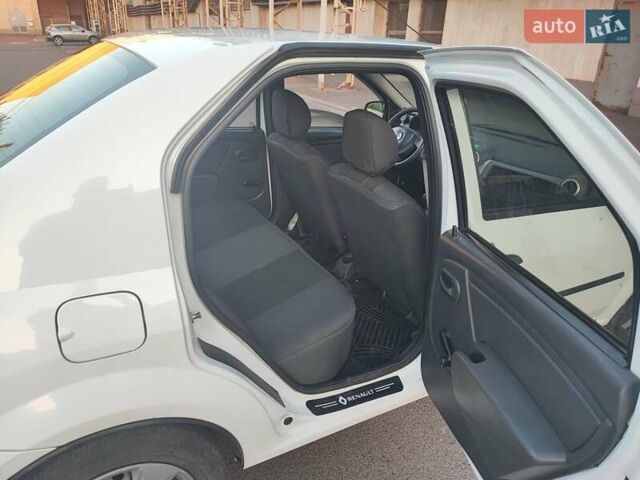 Белый Рено Логан, объемом двигателя 1.46 л и пробегом 196 тыс. км за 5500 $, фото 13 на Automoto.ua