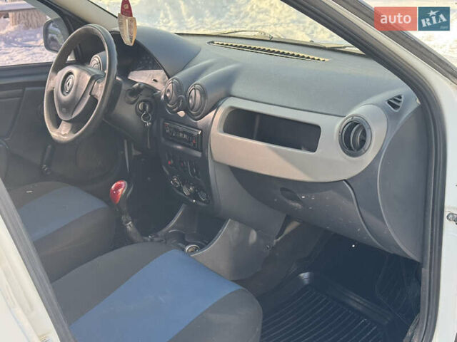 Белый Рено Логан, объемом двигателя 1.39 л и пробегом 312 тыс. км за 2600 $, фото 15 на Automoto.ua