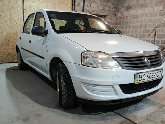 Білий Рено Логан, об'ємом двигуна 1.4 л та пробігом 200 тис. км за 3700 $, фото 1 на Automoto.ua