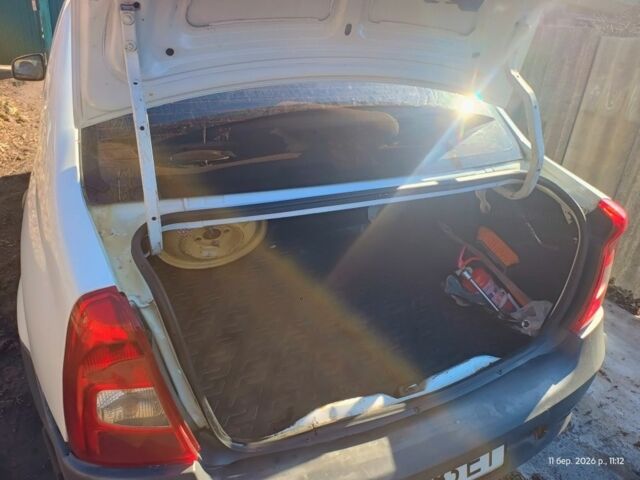 Белый Рено Логан, объемом двигателя 1.4 л и пробегом 240 тыс. км за 3300 $, фото 6 на Automoto.ua