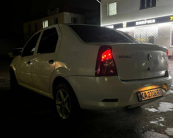 Белый Рено Логан, объемом двигателя 1.4 л и пробегом 100 тыс. км за 2800 $, фото 4 на Automoto.ua